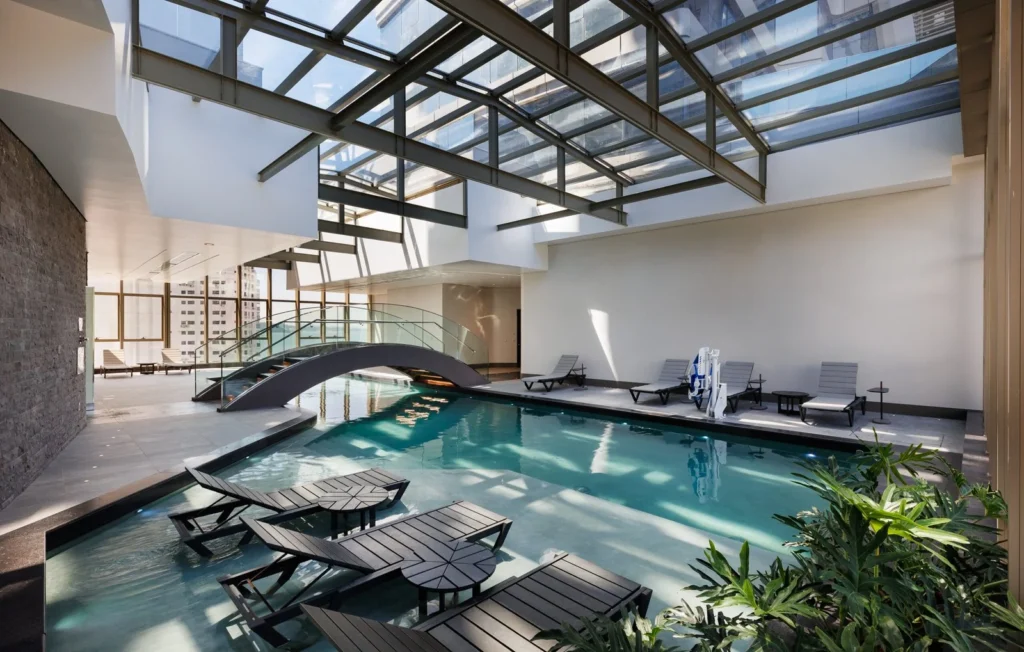 Lazer interno no Yachthouse, em BC